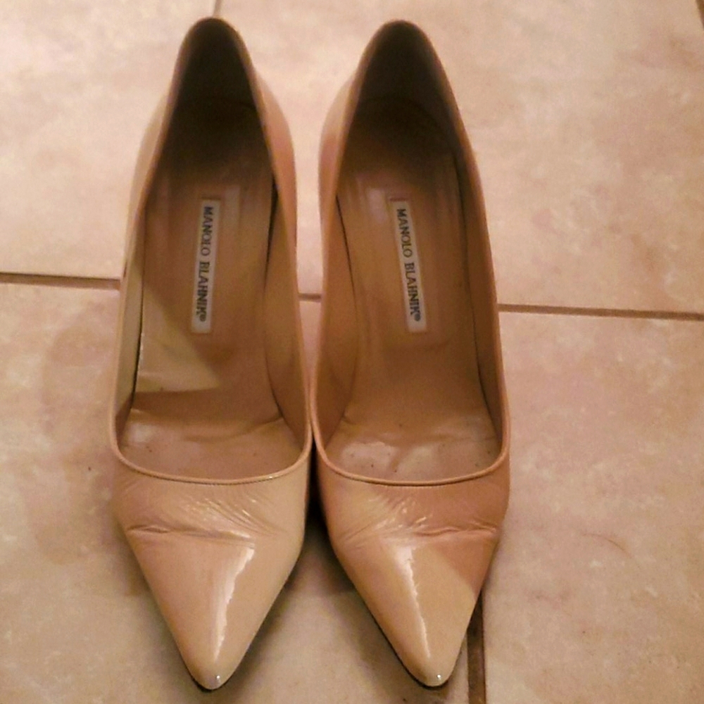 Manolo Blahnik  Beige Patent Pointy Pumps..It 39
